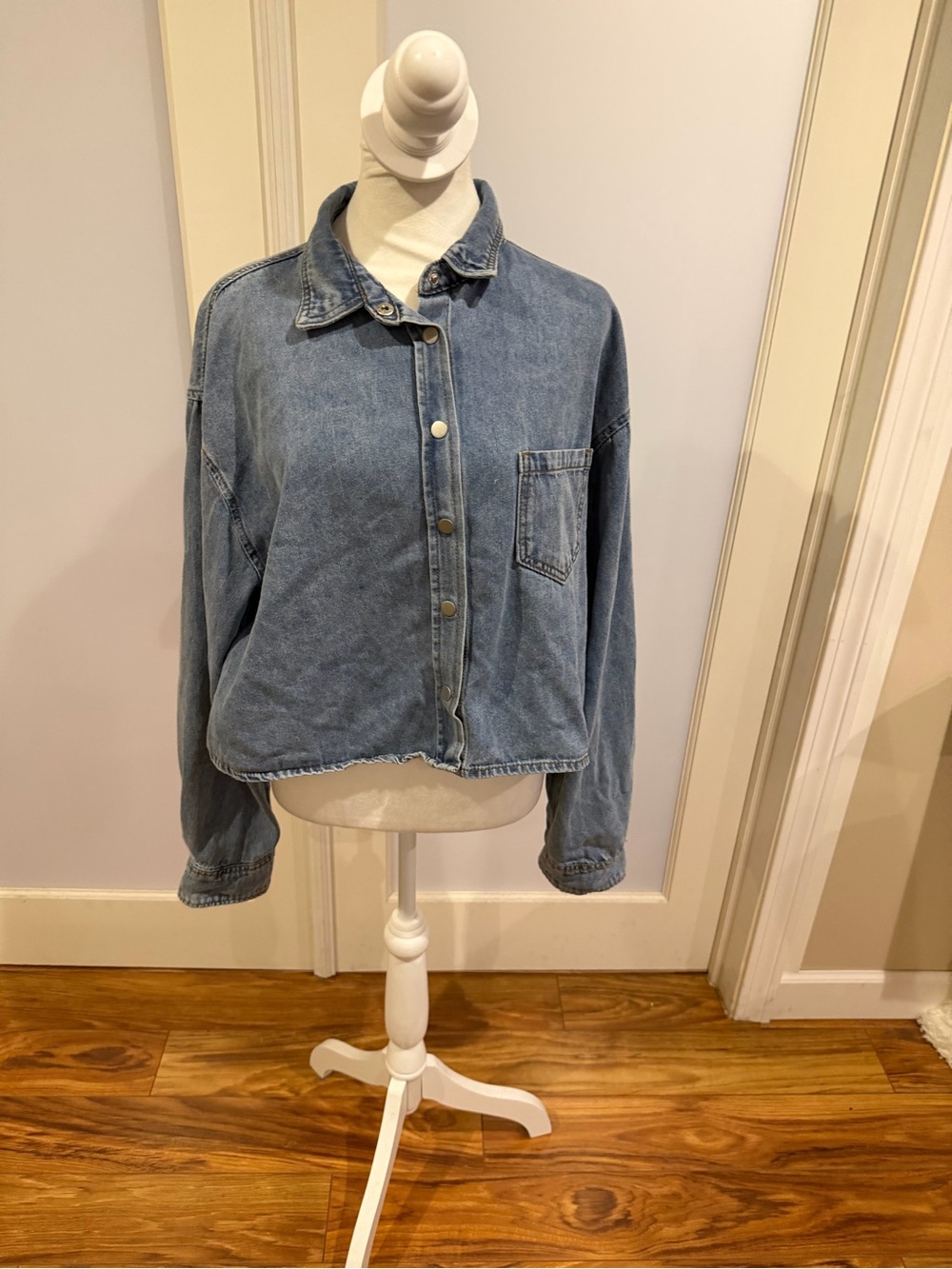 Cropped Light Blue Denim Jacket with Pocket